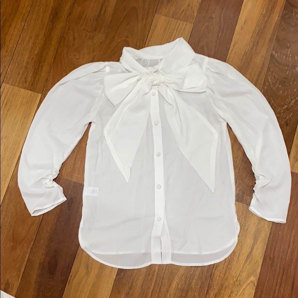 Woven shirt with extra button